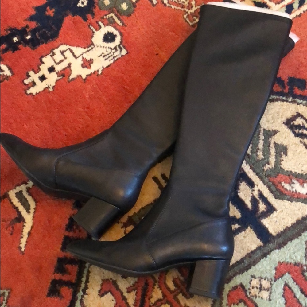 Stuart Weitzman Liviana Boot — Size 8